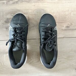 Nike Men's Black and White Athletic Shoes